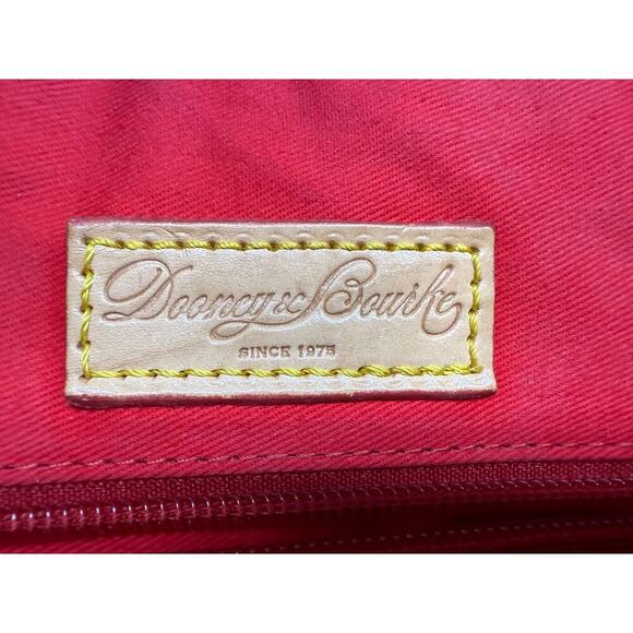 Dooney & Bourke Navy Chevron Tote w/ Pouch Canvas Leather Trim NWT Excellent - Picture 8 of 12